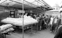 Magyarország, Budapest XIII., Lehel (Élmunkás) téri piac, háttérben az Árpád-házi Szent Margit-templom., 1983, Prohászka Imre, piac, Budapest, Fortepan #289218