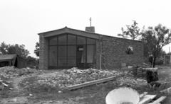 Hungary, Budapest II., Tömörkény utca 13., Dr. Nónay Tibor szemész professzor nyaralójának építkezése., 1959, Csaba László örökösei, Budapest, modern architecture, wheelbarrow, building, Fortepan #289385