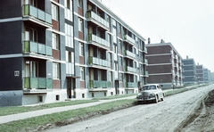 Magyarország, Kazincbarcika, Május 1. út., 1967, Építésügyi Dokumentációs és Információs Központ, VÁTI, építkezés, lakótelep, lengyel gyártmány, automobil, FSO-márka, FSO Warszawa, Fortepan #28940