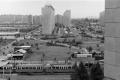 Magyarország, Újpalota, Budapest XV., kilátás a Zsókavár utca 12. számú házból, jobbra a Nyírpalota (Hevesi Gyula) út a benzinkúttal., 1978, Bencseky Mátyás, Budapest, Fortepan #289602