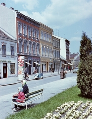 Magyarország, Sopron, Várkerület (Lenin körút) az Árpád utca felől a Kisvárkerület felé nézve., 1964, Építésügyi Dokumentációs és Információs Központ, VÁTI, színes, plakát, cégtábla, magyar gyártmány, utcakép, kislány, pad, fejkendő, Szabolcs-márka, Fortepan #28979