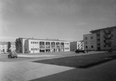 Magyarország, Dunaújváros, (Sztálinváros), Bartók tér., 1956, UVATERV, üzlet, lakótelep, taxi, szocreál, automobil, rendszám, Fortepan #2898