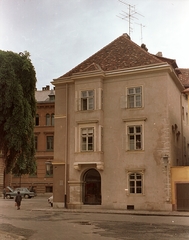 Magyarország, Sopron, Fő (Beloiannisz) tér, Patikaház, balra hátul a Városháza., 1968, Építésügyi Dokumentációs és Információs Központ, VÁTI, színes, Fortepan #28981