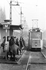 Magyarország, Budapest X., Maglódi út, villamosmegálló a Növényolaj és Szappangyár előtt., 1973, Bencseky Mátyás, Budapest, Fortepan #289886