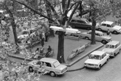 Magyarország, Budapest VI., Liszt Ferenc tér, kilátás a 10-es számú épületből, szemben a Paulay Ede utca sarkán álló épület látható., 1980, Bencseky Mátyás, Budapest, Fortepan #289888