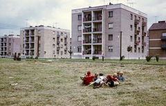 Hungary, Bátonyterenye, Nagybátony (ekkor önálló), Kossuth Lajos út., 1960, Építésügyi Dokumentációs és Információs Központ, VÁTI, colorful, street view, kids, Fortepan #29001