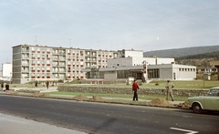 Magyarország, Tatabánya, Újvárosi lakótelep, Komáromi utca, szemben a Turul mozi., 1967, Építésügyi Dokumentációs és Információs Központ, VÁTI, színes, mozi, Fortepan #29006