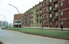 Magyarország, Szolnok, Boldog Sándor István (Ságvári Endre) körút, háttérben a Várkonyi István tér., 1968, Építésügyi Dokumentációs és Információs Központ, VÁTI, színes, utcakép, városkép, lakóház, Fortepan #29010