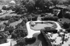 Magyarország, Széchenyihegy, Budapest XII., Rege utca, kilátás a Vörös Csillag (egykor Golf, később Panoráma) szállodából a park felé, jobbra a Fogaskerekű végállomása., 1960, Hegyvidéki Helytörténeti Gyűjtemény, Budapest, Fortepan #290129