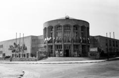 Magyarország, Budapest XII., Csörsz utca 18., Magyar Optikai Művek (MOM) (MOM) Művelődési Háza, balra a Sirály utca., 1959, Hegyvidéki Helytörténeti Gyűjtemény, középület, Budapest, Fortepan #290312