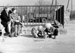 Magyarország, Széchenyihegy, Budapest XII., a felvétel a Gyermekvasút (Úttörővasút) végállomásán készült. A teherautó a Hegyhát úton áll., 1959, Hegyvidéki Helytörténeti Gyűjtemény, Budapest, Fortepan #290351