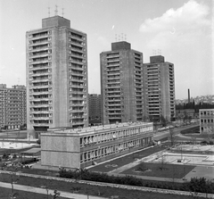 Magyarország, Budapest XI., Fejér Lipót (Török Ignác) utca az Etele (Szakasits Árpád) út felől nézve., 1971, Építésügyi Dokumentációs és Információs Központ, VÁTI, játszótér, panelház, kémény, magasház, Budapest, Fortepan #29043