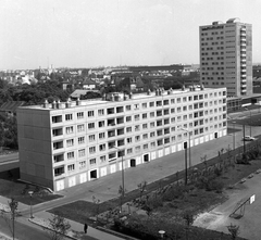 Magyarország, Budapest XI., Kocsis utca, jobbra a Földalatti Vasút Vállalat munkásszállója a Fejér Lipót (Török Ignác) utca felől nézve, 1971, Építésügyi Dokumentációs és Információs Központ, VÁTI, panelház, kosárlabda, Budapest, Fortepan #29045