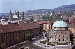 Magyarország, Pécs, Széchenyi tér a Dzsámival. Látkép a Városháza tornyából a Székesegyház felé nézve., 1965, Építésügyi Dokumentációs és Információs Központ, VÁTI, templom, színes, városkép, Bazilika, látkép, katolikus, neoromán építészet, székesegyház, Fortepan #29079