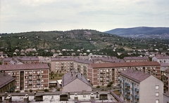 Magyarország, Uránváros, Pécs, látkép az Esztergár Lajos utca (39-es dandár út) felől a Makár-hegy felé nézve., 1964, Építésügyi Dokumentációs és Információs Központ, VÁTI, színes, látkép, Fortepan #29085