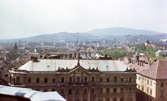 Magyarország, Pécs, előtérben a Megyeháza a Széchenyi téren., 1965, Építésügyi Dokumentációs és Információs Központ, VÁTI, színes, városkép, látkép, vörös csillag, Fortepan #29088