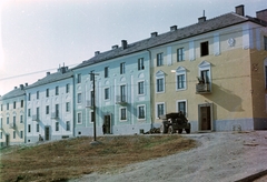 Magyarország, Várpalota, Szent István út, a Jókai utca sarkától a Szabadság tér felé fényképezve., 1963, Építésügyi Dokumentációs és Információs Központ, VÁTI, színes, magyar gyártmány, dömper, Dutra-márka, Dutra DR-50, Fortepan #29102