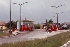 Hungary, Csongrád, Szentesi út, benzinkút., 1969, Építésügyi Dokumentációs és Információs Központ, VÁTI, bicycle, colorful, Soviet brand, motorcycle, commercial vehicle, genre painting, ZIL-brand, lamp post, trophy, gas station, MZ-brand, neon lights, tipper, Fortepan #29143