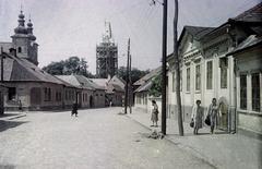 Románia,Erdély, Nagybánya, Strada Simion Bărnuțiu, háttérben a Vár téren (Piaţa Cetăţii) a Szentháromság-templom tornyai és a Szent István torony látszik., 1964, Kovács Gyöngyi, Fortepan #291542