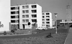 Magyarország, Újszeged, Szeged, Odessza városrész, Fésű utca., 1964, Építésügyi Dokumentációs és Információs Központ, VÁTI, lakótelep, kémény, lámpaoszlop, automobil, Trabant 600, Ford Cortina, kazánház, Fortepan #29158