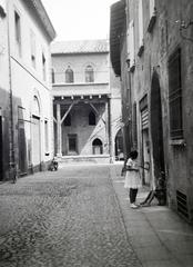 Italy, Bologna, a Via Albiroli a Via Marsala felé, szemben a Palazzo Grassi., 1930, Nagy Emese, Fortepan #291632