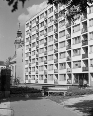 Magyarország, Szeged, Somogyi utca, Sellő ház, mögötte a görögkeleti szerb templom., 1966, Építésügyi Dokumentációs és Információs Központ, VÁTI, pad, Fortepan #29164