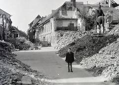 1945, Nagy Emese, Best of, András Hadik-portrayal, horse sculpture, kid, damaged building, second World War, Fortepan #291649