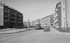 Magyarország, Uránváros, Pécs, Kőrösi Csoma Sándor utca az Ybl Miklós utca felől., 1961, Építésügyi Dokumentációs és Információs Központ, VÁTI, autóbusz, magyar gyártmány, Ikarus-márka, Ikarus 620/630, Fortepan #29170