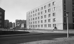 Magyarország, Uránváros, Pécs, Türr István utca a Hajnóczy út felől, szemben az Olympia étterem., 1961, Építésügyi Dokumentációs és Információs Központ, VÁTI, étterem, cukrászda, Gádoros Lajos-terv, Fortepan #29175