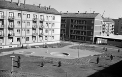 Magyarország, Uránváros, Pécs, balról a Hajnóczy út, szemben a Kőrösi Csoma Sándor utca épületei., 1960, Építésügyi Dokumentációs és Információs Központ, VÁTI, utcabútor, park, lakótelep, lámpaoszlop, pad, Fortepan #29177