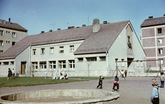 Magyarország, Uránváros, Pécs, Hajnóczy utcai óvoda., 1963, Építésügyi Dokumentációs és Információs Központ, VÁTI, színes, dombormű, óvoda, homokozó, Fortepan #29182