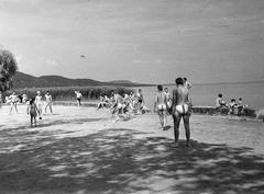 1959, Dusik, Lake Balaton, half-naked, shore, Fortepan #292038