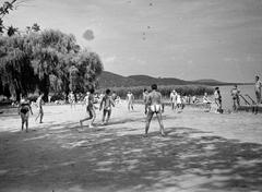 1959, Dusik, toy, Lake Balaton, half-naked, shore, Fortepan #292039