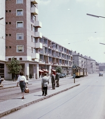 Magyarország, Miskolc, Bajcsy-Zsilinszky utca az Ady híd felől nézve., 1963, Építésügyi Dokumentációs és Információs Központ, VÁTI, színes, utcakép, életkép, villamos, villamosmegálló, neon lámpa, modern építészet, Fortepan #29220