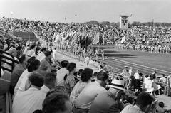 1962, Dusik, felvonulás, zászló, nézőtér, sport, Fortepan #292221