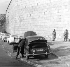 Magyarország, Gellérthegy, Budapest I., Citadella sétány (ekkor névtelen), parkoló személygépkocsik a Citadella előtt., 1969, Inkey Tibor, Budapest, Porsche 356, Porsche-márka, Fortepan #292503