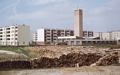 Magyarország, Újszeged, Szeged, Odessza városrész, Fésű utca a Csanádi utca felől fotózva., 1964, Építésügyi Dokumentációs és Információs Központ, VÁTI, színes, lakótelep, fa, kémény, Fortepan #29270