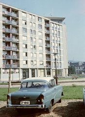 Magyarország, Budapest XI., Szerémi sor 3., a Budafoki út felé nézve, távolban a Gellért-hegy., 1963, Építésügyi Dokumentációs és Információs Központ, VÁTI, színes, német gyártmány, Opel-márka, rendszám, Opel Rekord P1, Budapest, Fortepan #29274