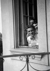 1930, Kenderessy Tibor, leaning out of the window, three people, bow tie, Fortepan #292933