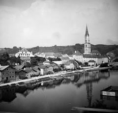 Germany, a Vils folyó, a túlparton jobbra a Stadtpfarrkirche St. Johannes der Täufer., 1936, Kenderessy Tibor, Fortepan #292953