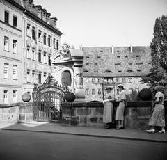 Germany, Nuremberg, Museumsbrücke, háttérben a Schütt szigeten álló Heilig-Geist-Spital., 1936, Kenderessy Tibor, Fortepan #292971