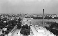 Magyarország, Veszprém, Egyetem út, látkép a belváros felé a Veszprémi Vegyipari Egyetem felől (később Pannon Egyetem)., 1966, Építésügyi Dokumentációs és Információs Központ, VÁTI, városkép, egyetem, látkép, kémény, Fortepan #29298