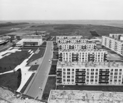 Magyarország, Tiszaújváros, (Tiszaszederkény), kilátás a víztoronyból, a Tisza út végén balra a Derkovits Kulturális Központ., 1969, Építésügyi Dokumentációs és Információs Központ, VÁTI, látkép, Fortepan #29303