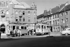 Hungary, Szombathely, Fő (Köztársaság) tér, szemben az egykori Szombathelyi Takarékpénztár Rt. székháza, ekkor a földszintjén a Centrum Áruház működött. Jobbra a Széchenyi István utca., 1966, Kenderessy Tibor, Fortepan #293046