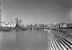 Magyarország, Győr, Püspökvár és Rába híd. Balra a Radó-szigeten a lebontott Kioszk kávéház és étterem épülete., 1952, UVATERV, híd, fahíd, Fortepan #2932