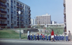 Magyarország, Veszprém, Stadion utca páratlan oldala., 1968, Építésügyi Dokumentációs és Információs Központ, VÁTI, játszótér, színes, hinta, gyerekek, lámpaoszlop, Fortepan #29331