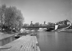 Magyarország, Győr, stég a Rába folyón a Radó-sziget mellett, szemben a Kettős híd és háttérben a Püspökvár., 1960, UVATERV, híd, Fortepan #2935