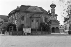 Romania,Transylvania, Oradea, Strada Primăriei, szemben a Sinagoga Aachvas Rein Rein, jobbra a Kápolna tér (Piața Rahovei) és ott a Biserica Ortodoxă „Buna vestire”., 1966, Kárpát Vilmos, Fortepan #293530