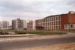 Magyarország, Tatabánya, Béla király körút, Arany János Általános Iskola (később Edutus Főiskola)., 1967, Építésügyi Dokumentációs és Információs Központ, VÁTI, iskola, színes, Fortepan #29360