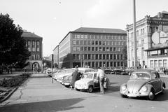 Germany, Hannover, Ernst-Agust-Platz, szemben a Kurt-Schumacher-Straße - Lister Meile sarkán a Föpostahivatal (Hauptpostamt ) épülete, jobbra a Hauptbahnhof., 1958, Fortepan/Album089, Fortepan #293662